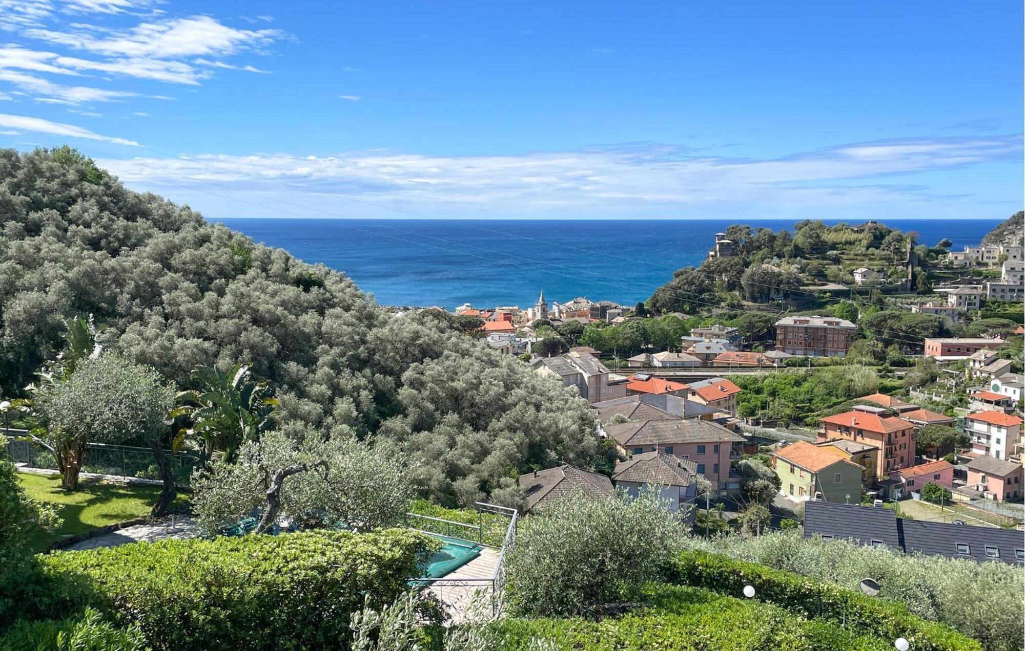 2 Bedroom Stunning Apartment In Moneglia Exterior photo