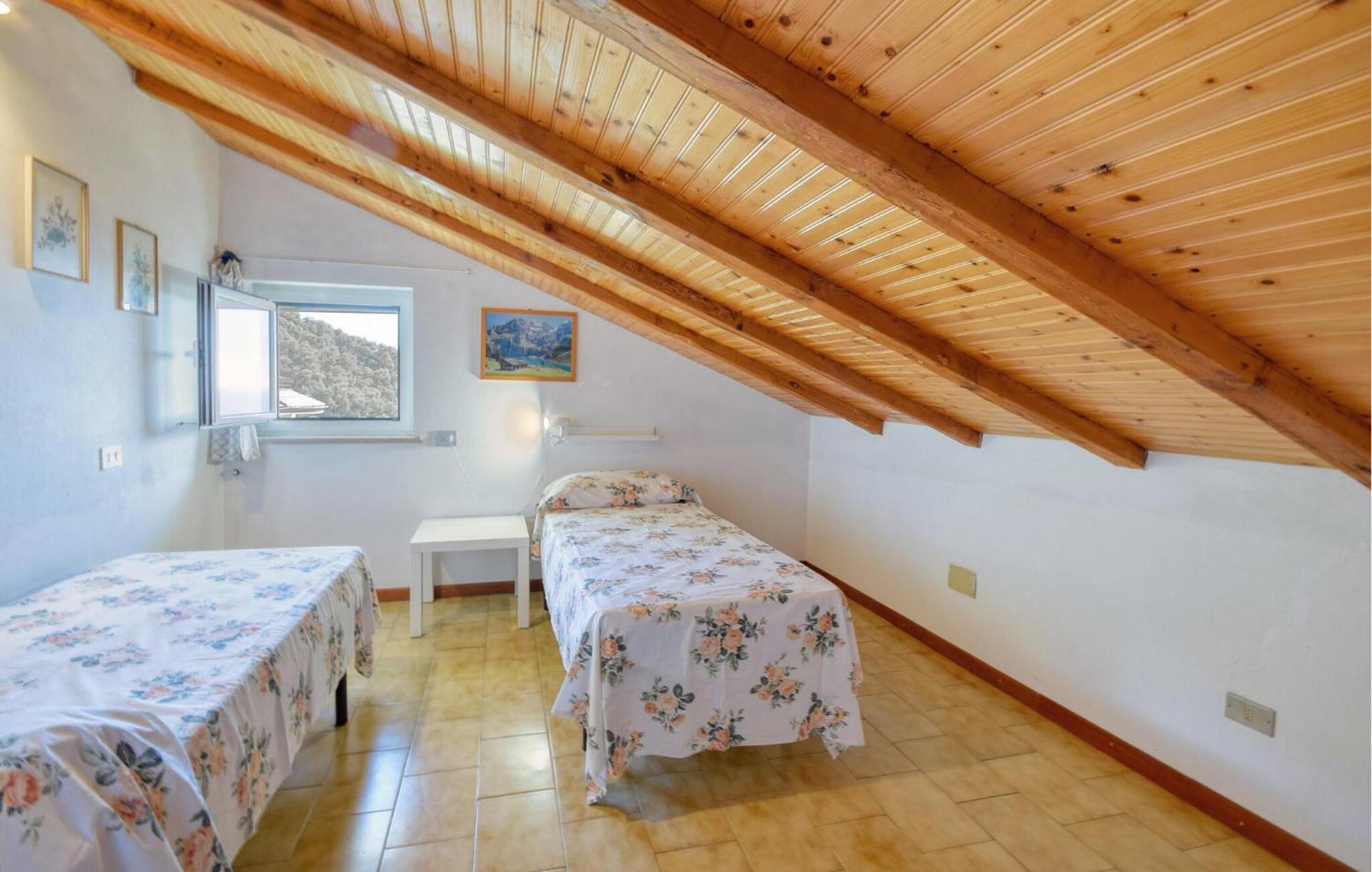 2 Bedroom Stunning Apartment In Moneglia Exterior photo