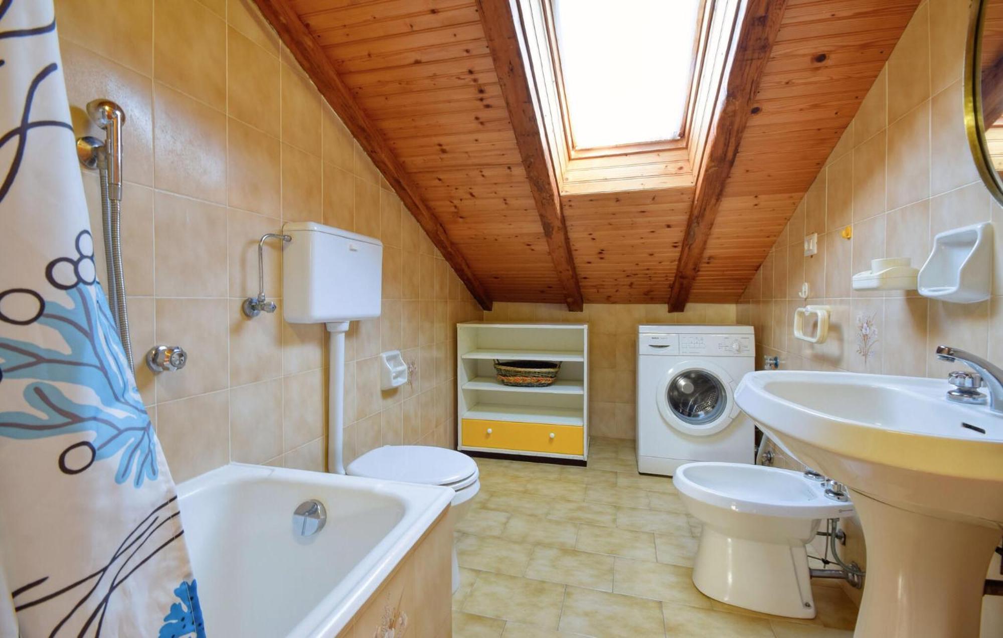 2 Bedroom Stunning Apartment In Moneglia Exterior photo
