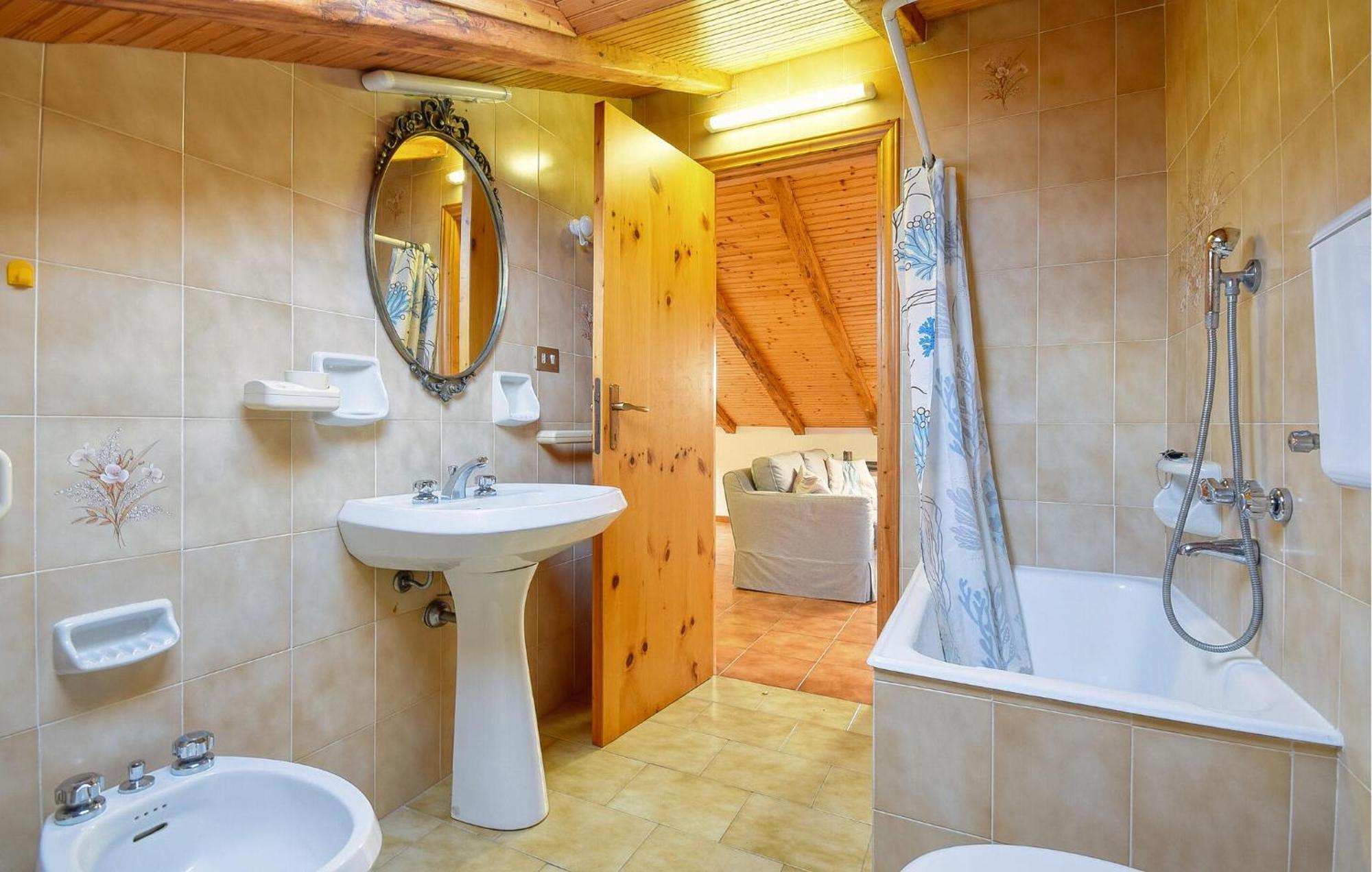 2 Bedroom Stunning Apartment In Moneglia Exterior photo