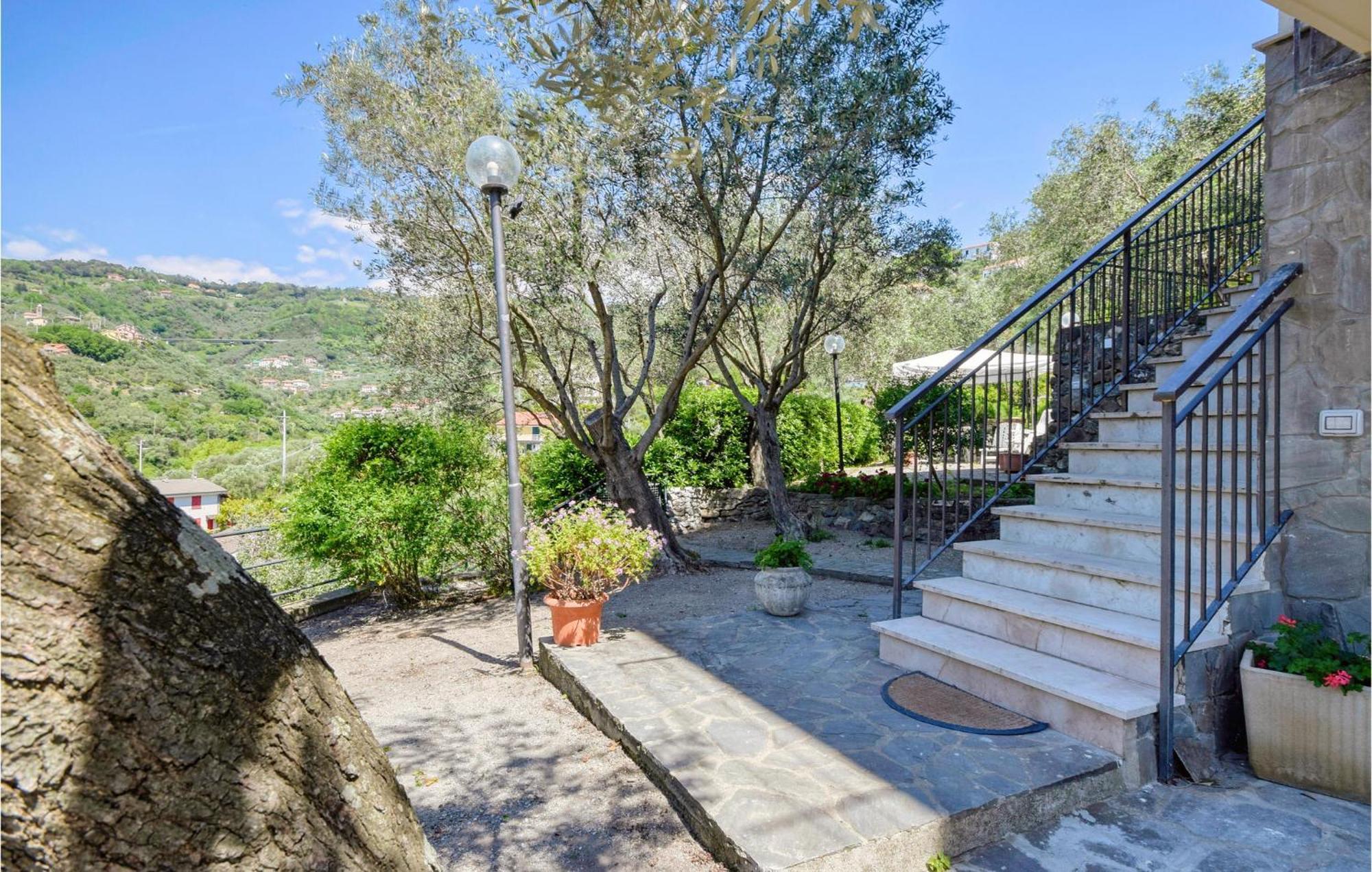 2 Bedroom Stunning Apartment In Moneglia Exterior photo