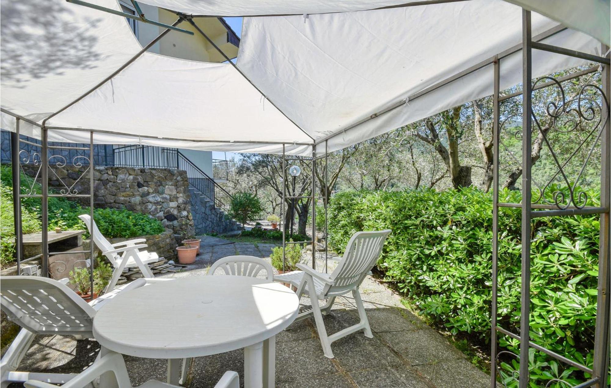 2 Bedroom Stunning Apartment In Moneglia Exterior photo